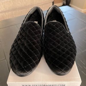 Mens STEVE MADDEN black velvet slip on loafer.